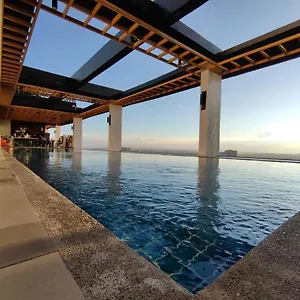 Capital O 804 The Residences At Bonifacio Civic Center Hotel